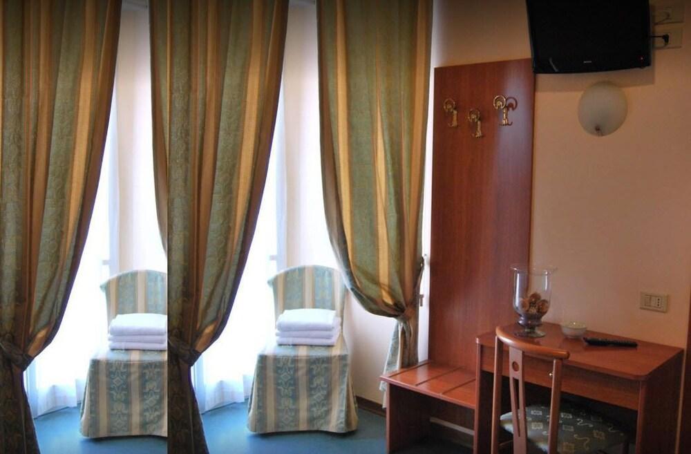 Hotel Acerboli リミニ エクステリア 写真