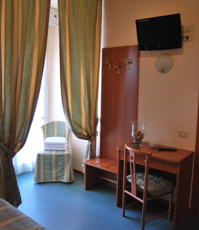 Hotel Acerboli リミニ 部屋 写真