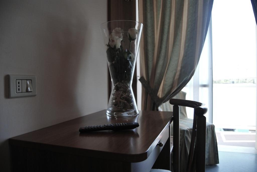 Hotel Acerboli リミニ 部屋 写真
