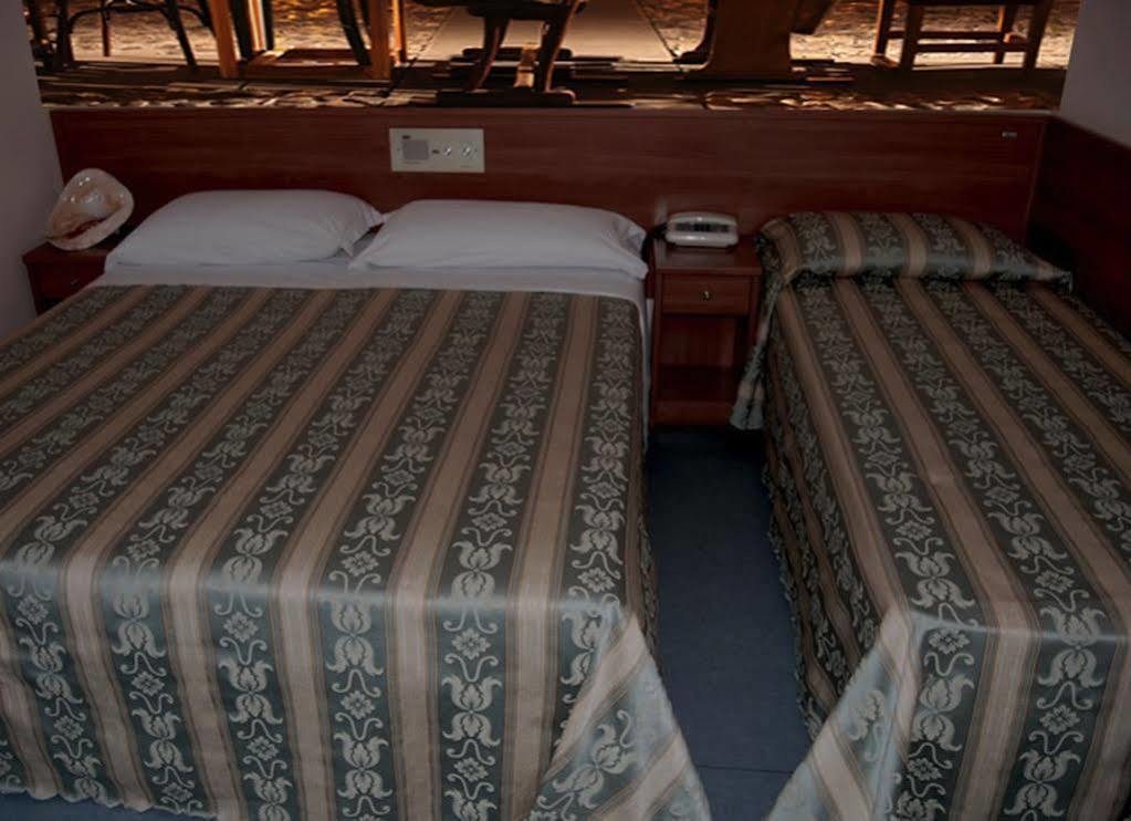 Hotel Acerboli リミニ エクステリア 写真